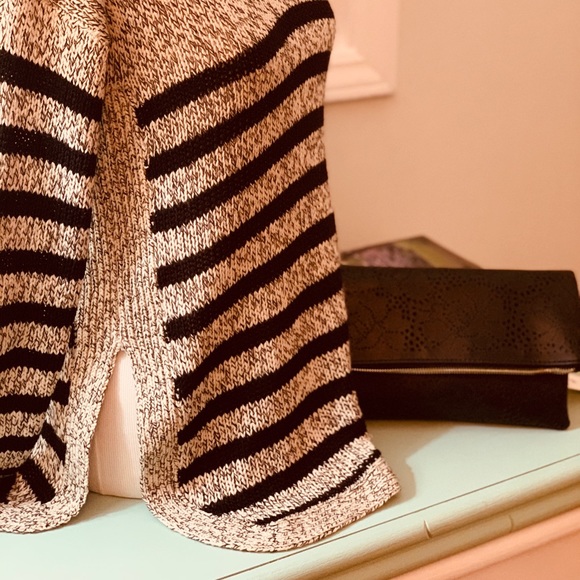 FRANCESCA’S Alya Grey & Black striped knit sweater - Picture 4 of 4